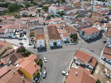 Armazém para Venda em Ramalhal