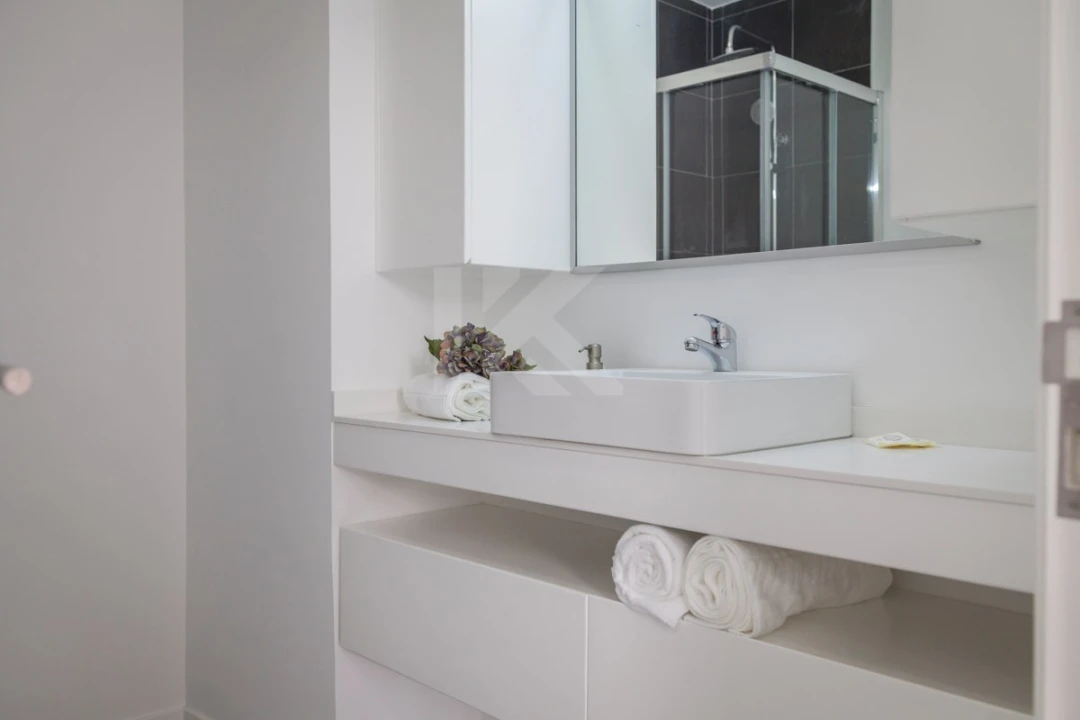 Apartamento T1 para Arrendamento em São Martinho Foto 9