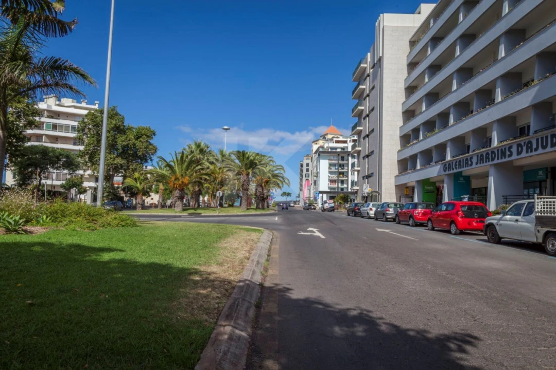 Apartamento T1 para Arrendamento em São Martinho Foto 39