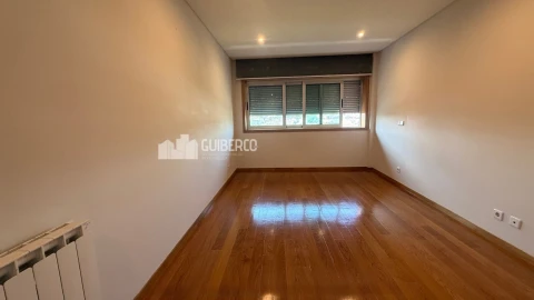Apartamento T3 para Venda em Creixomil