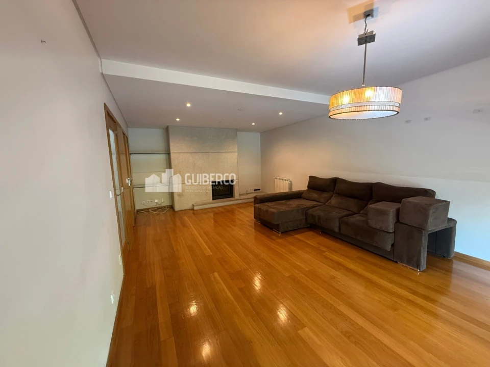 Apartamento T3 para Venda em Creixomil Foto 2