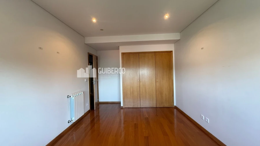 Apartamento T3 para Venda em Creixomil Foto 18