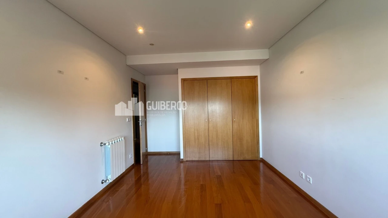 Apartamento T3 para Venda em Creixomil Foto 18