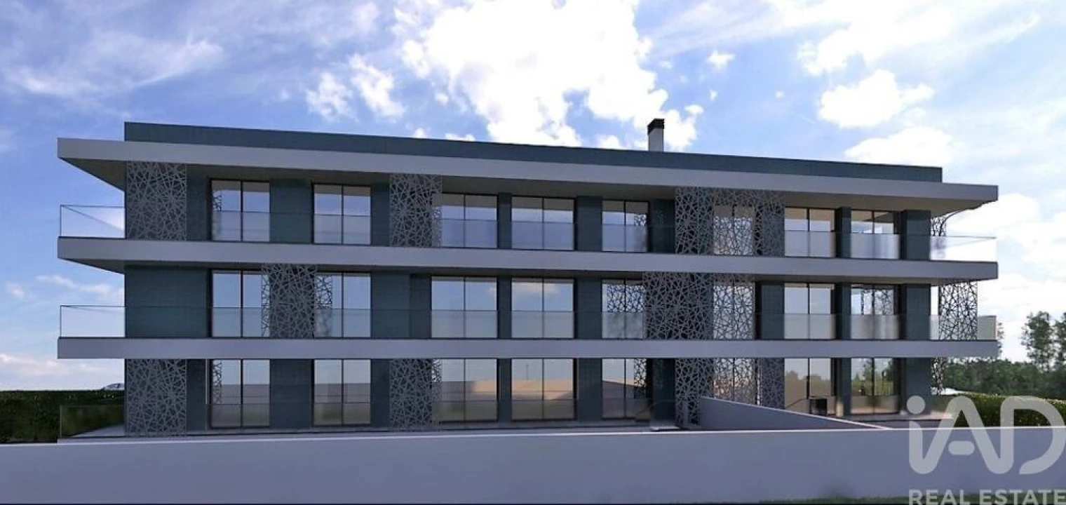 Apartamento T4 para Venda em Parceiros e Azoia Foto 27
