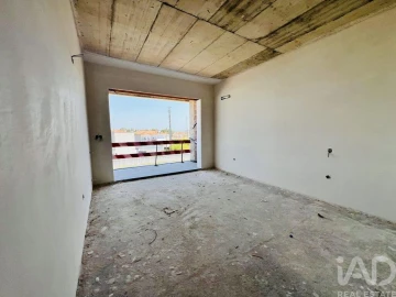 Apartamento T4 para Venda em Parceiros e Azoia