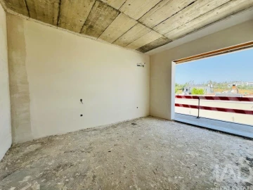 Apartamento T4 para Venda em Parceiros e Azoia