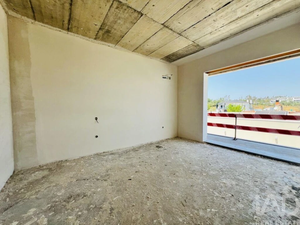 Apartamento T4 para Venda em Parceiros e Azoia Foto 5
