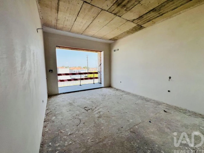 Apartamento T4 para Venda em Parceiros e Azoia Foto 13