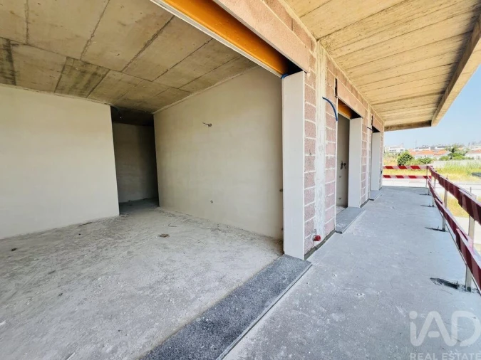 Apartamento T4 para Venda em Parceiros e Azoia Foto 15