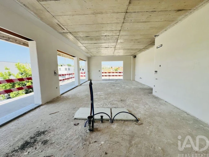 Apartamento T4 para Venda em Parceiros e Azoia Foto 3