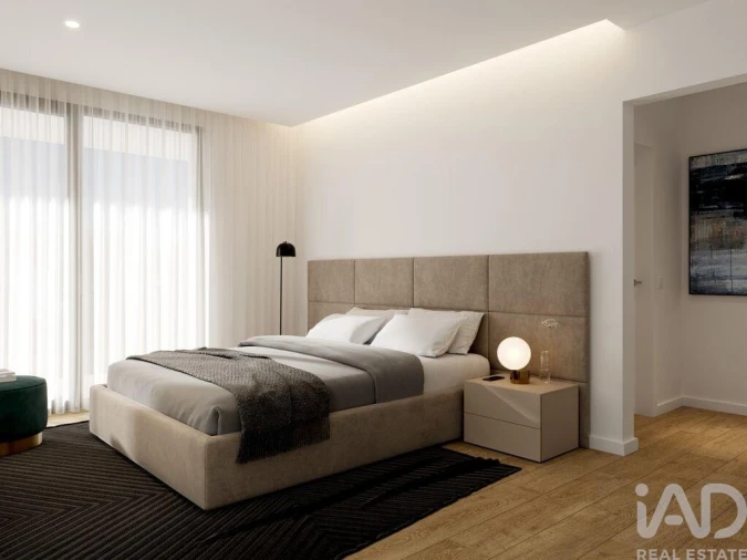 Apartamento T4 para Venda em Parceiros e Azoia Foto 21