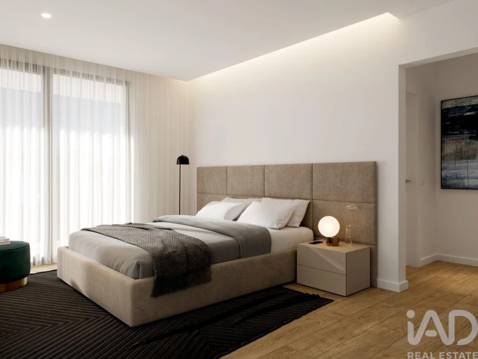 Apartamento T4 para Venda em Parceiros e Azoia Foto 21