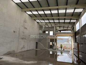 Armazém para Venda em Seixal, Arrentela e Aldeia de Paio Pires