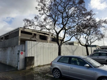 Armazém para Venda em Seixal, Arrentela e Aldeia de Paio Pires