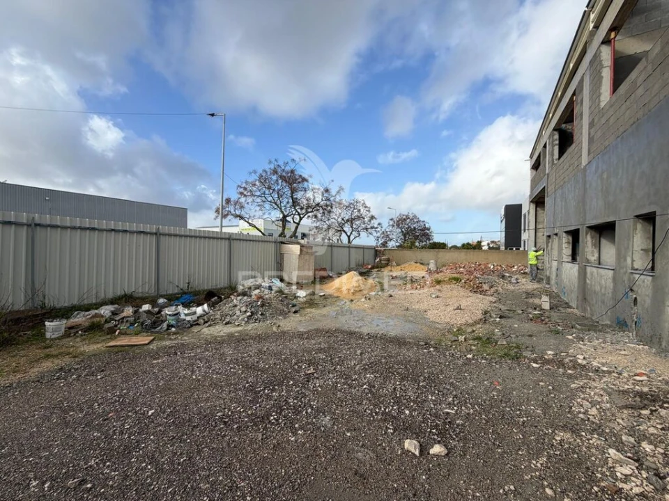 Armazém para Venda em Seixal, Arrentela e Aldeia de Paio Pires Foto 3