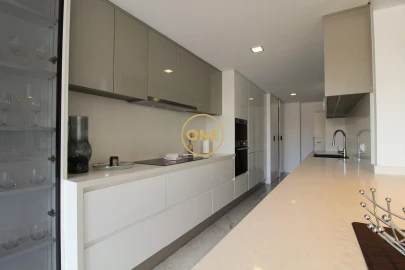 Apartamento T4 para Venda em Funchal (Se)
