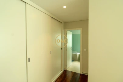 Apartamento T4 para Venda em Funchal (Se)