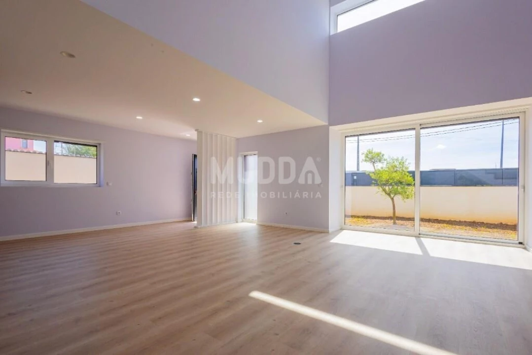 Moradia T4 para Venda em Aradas Foto 4