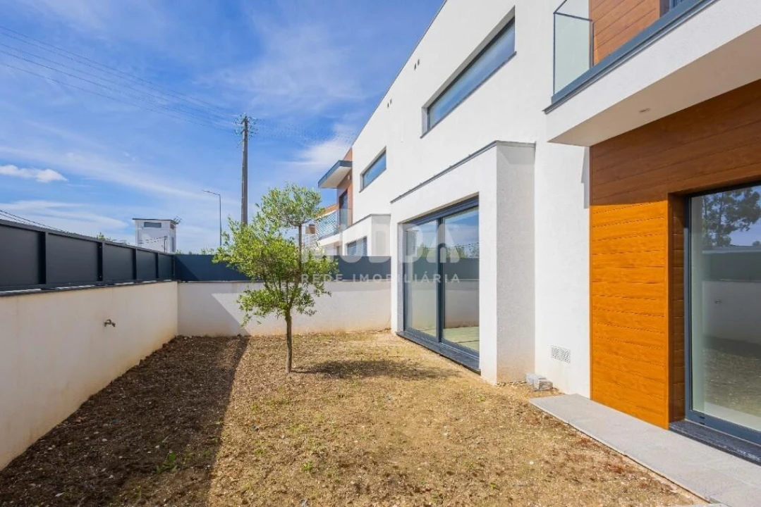 Moradia T4 para Venda em Aradas Foto 31
