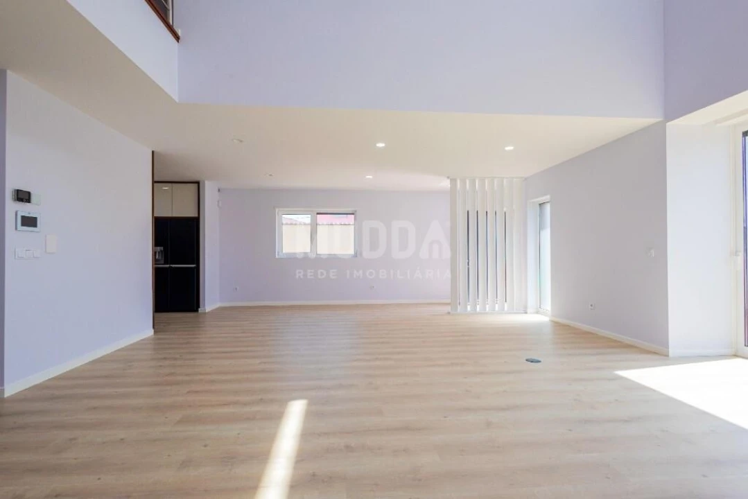 Moradia T4 para Venda em Aradas Foto 3