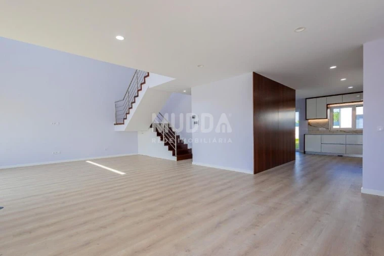 Moradia T4 para Venda em Aradas Foto 5