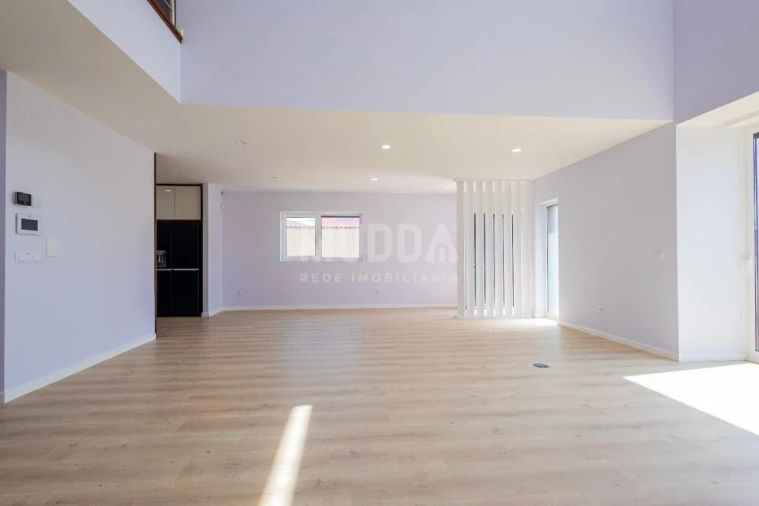 Moradia T4 para Venda em Aradas Foto 3