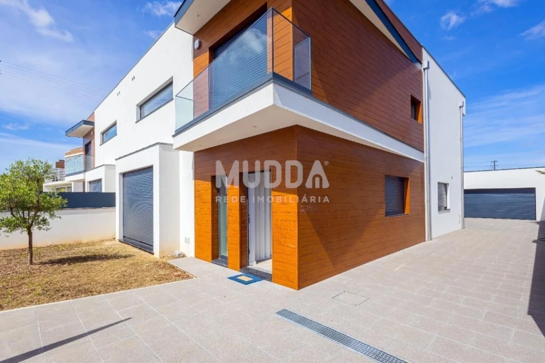 Moradia T4 para Venda em Aradas Foto 30