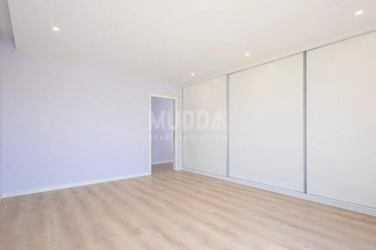 Moradia T4 para Venda em Aradas Foto 14