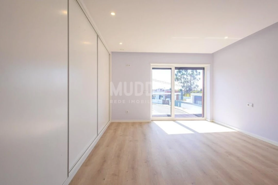 Moradia T4 para Venda em Aradas Foto 13