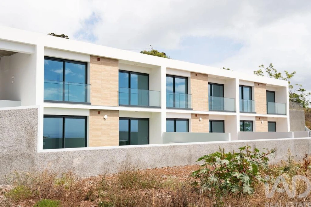 Apartamento T1 para Venda em Caniço Foto 1