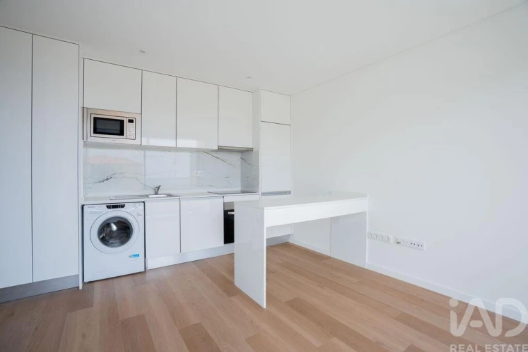 Apartamento T1 para Venda em Caniço Foto 11