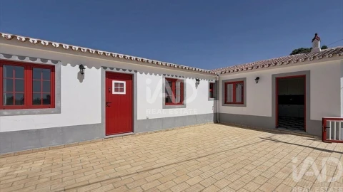Moradia T4 para Venda em Santa Catarina da Fonte do Bispo