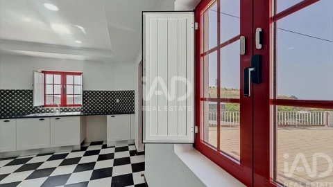 Moradia T4 para Venda em Santa Catarina da Fonte do Bispo