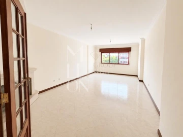 Apartamento T2 para Venda em Algueirão-Mem Martins