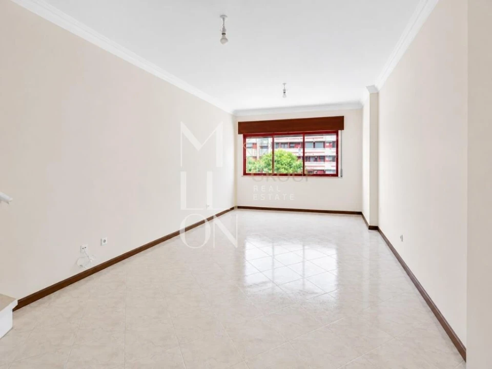 Apartamento T2 para Venda em Algueirão-Mem Martins Foto 11