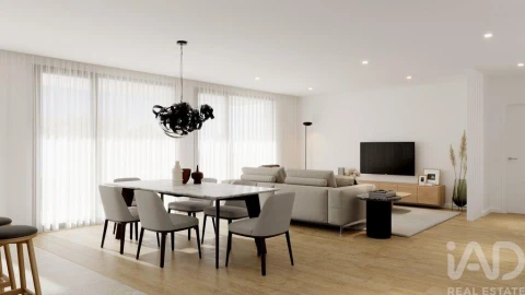 Apartamento T3 para Venda em Parceiros e Azoia