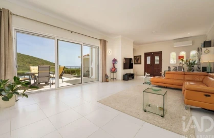 Moradia T3 para Venda em Santa Barbara de Nexe