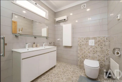 Moradia T3 para Venda em Santa Barbara de Nexe
