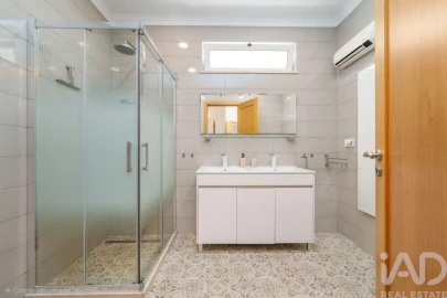 Moradia T3 para Venda em Santa Barbara de Nexe
