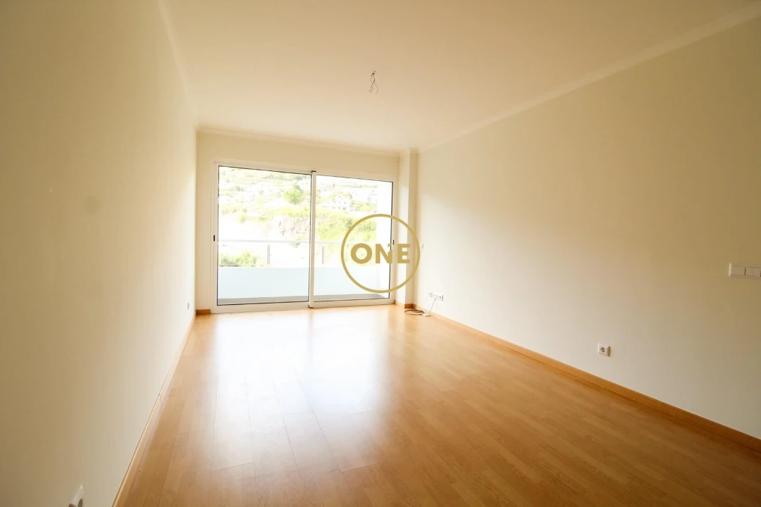 Apartamento T2 para Venda em Caniço Foto 3