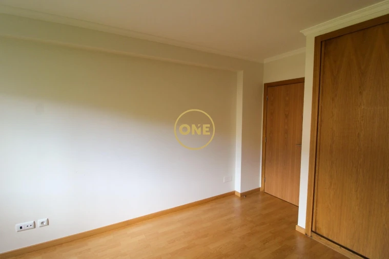 Apartamento T2 para Venda em Caniço Foto 17