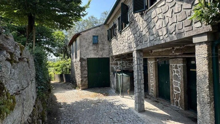 Moradia T3 para Venda em Calvos e Frades
