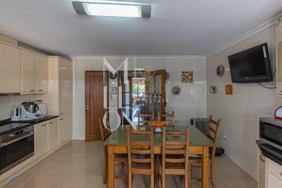 Moradia T4 para Venda em Moreira