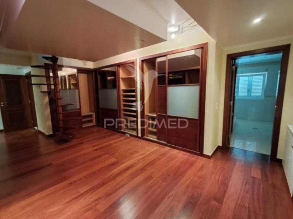 Moradia T6 para Venda em Queluz e Belas Foto 10