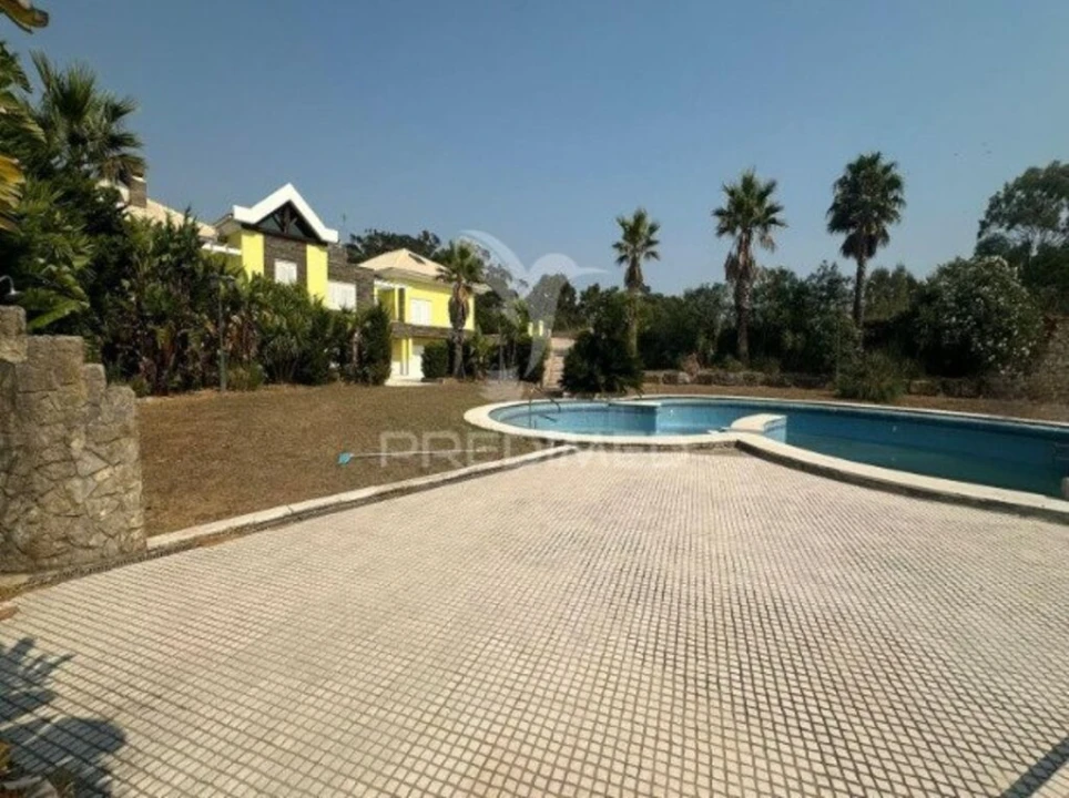 Moradia T6 para Venda em Queluz e Belas Foto 1