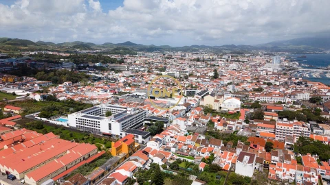 Moradia T3 para Venda em Ponta Delgada (São José)
