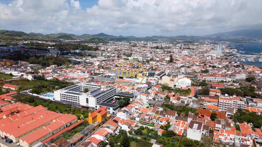 Moradia T3 para Venda em Ponta Delgada (São José) Foto 25