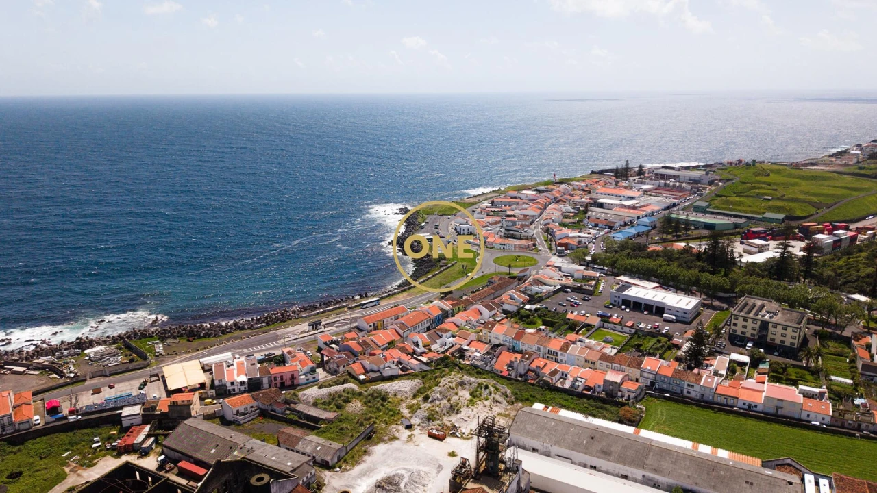 Moradia T3 para Venda em Ponta Delgada (São José) Foto 24