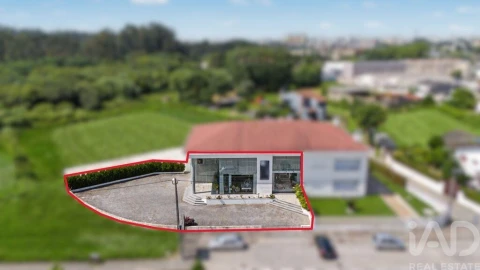 Loja para Arrendamento em Nogueira e Silva Escura