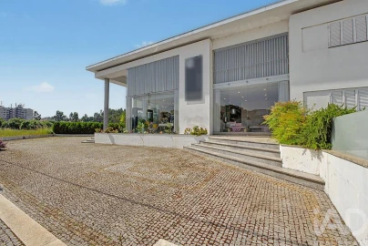 Loja para Arrendamento em Nogueira e Silva Escura